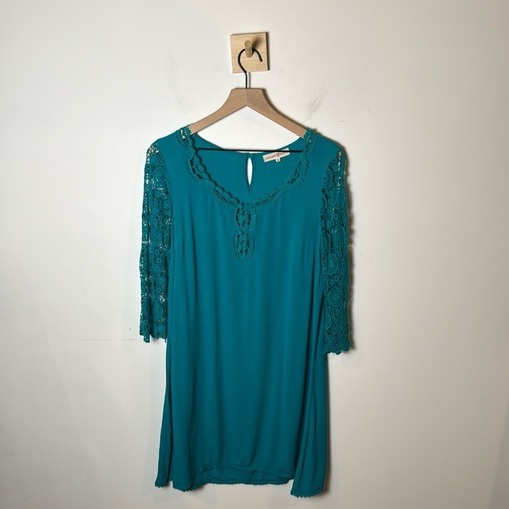 Altar’d State Women’s Blue Lace Sleeve Lightweight Shift Dress size S